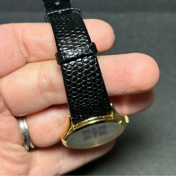 Caravelle by Bulova womens watch Gold Tone Quartz 42A51 Working With New Battery - Picture 4 of 7